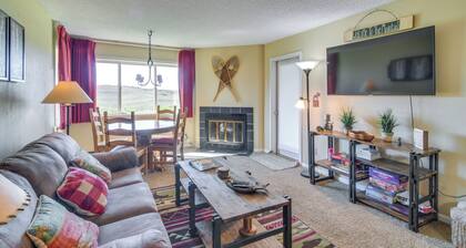 1 Mi to Granby Ranch: Cozy Condo w/ Fireplace