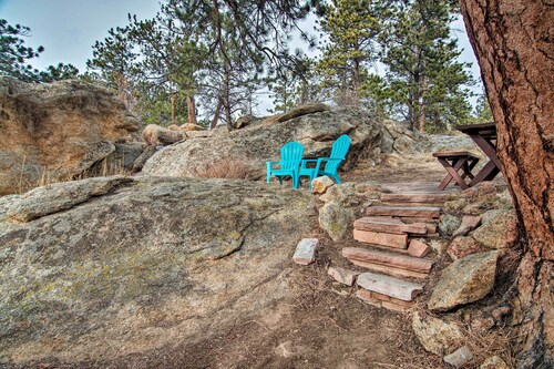 Charming Estes Park Cabin w/ 2 Private Patios!
