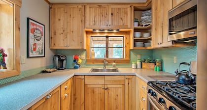 Charming Estes Park Cabin w/ 2 Private Patios!