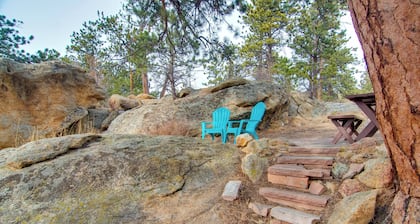 Charming Estes Park Cabin w/ 2 Private Patios!