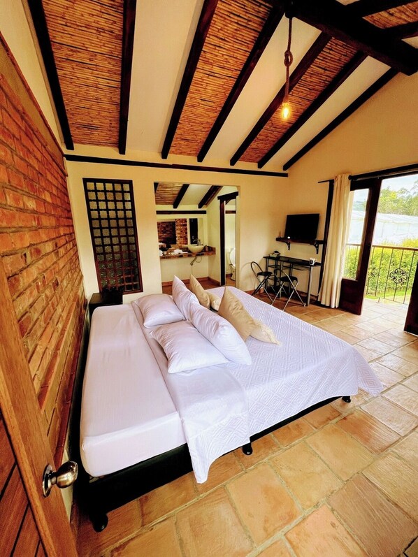 Premium Room | Laptop workspace