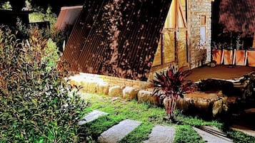 Cabaña romántica, 1 cama matrimonial | Espacio para trabajar con laptop