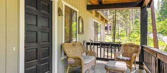 Cabin w/ Deck & Fire Pit in Blue Lake Springs!