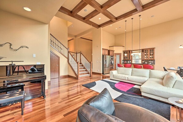 TV, fireplace, books - Spacious Kirkland Home 15 Mi to Dtwn Seattle! (Kirkland)