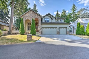 Exterior - Spacious Kirkland Home 15 Mi to Dtwn Seattle! (Kirkland)