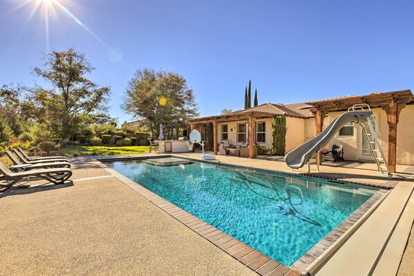 House (4 Bedrooms) | Front of property