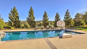 Kolam renang outdoor