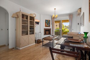 Fernseher, Kamin