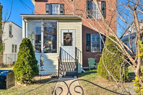 5 Mi to National Mall: Home in Washington DC