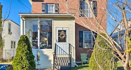 5 Mi to National Mall: Home in Washington DC