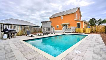 House (4 Bedrooms) | Front of property