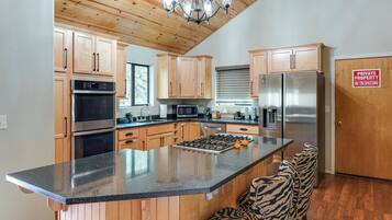 單棟房屋 (4 Bedrooms) | 內部