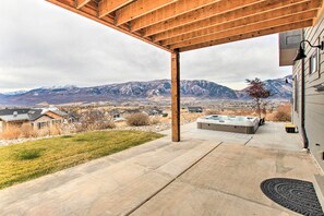 House (3 Bedrooms) | Interior - Eden Home w/ Stunning View ~ 6 Mi to Skiing! (Eden)