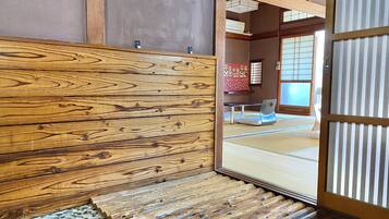 Basic Room | Blackout drapes, bed sheets