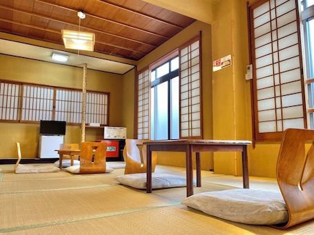 Family Room | 1 bedroom, blackout drapes, bed sheets