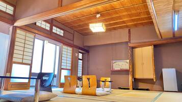 Basic Room | Blackout drapes, bed sheets