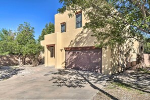House (4 Bedrooms) | Interior - Hot Tub, Patio & Grill: Sante Fe Getaway (Santa Fe)