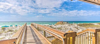 Canalfront Condo w/ Pool - Walk to Destin Beach!