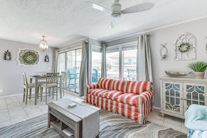 Apartment (1 Bedroom) | Interior - Canalfront Condo w/ Pool - Walk to Destin Beach! (Destin)