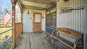 House (2 Bedrooms) | Interior - Fredricksburg Vacation Rental at 'the Loft'! (Fredericksburg)
