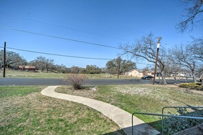 A residential street with houses, a sidewalk, and a clear sky. - 'the Loft' Wine Country Escape in Fredericksburg! (Fredericksburg)