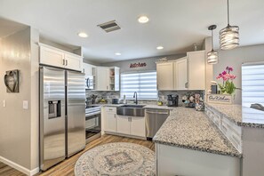 House (3 Bedrooms) | Interior - Lavish Holiday Home w/ Lanai & Heated Outdoor Pool (Holiday)