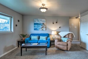Apartment (1 Bedroom) | Interior - Apartment w/ Gas Fireplace ~ 1/2 Mi to Beach! (Anacortes)