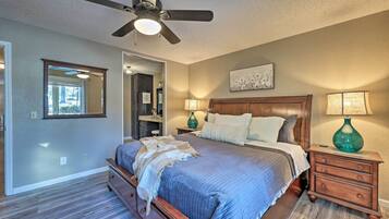 Apartment (3 Bedrooms) | 3 bedrooms, desk, laptop workspace, iron/ironing board