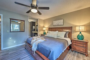 Apartment (3 Bedrooms) | 3 bedrooms, desk, laptop workspace, iron/ironing board - Bella Vista Home w/ Deck + Trails: On Golf Course! (Bella Vista)