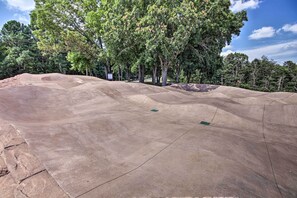 Property grounds - Bella Vista Home w/ Deck + Trails: On Golf Course! (Bella Vista)