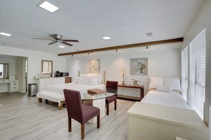 Apartment (0 Bedroom) | Interior - Studio w/ Pool - 13 Mi to Downtown Dallas! (Dallas)