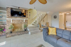 Apartment (3 Bedrooms) | Interior - Charming Myrtle Beach Townhome: Walk to Beach (Myrtle Beach)