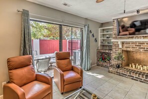 Apartment (3 Bedrooms) | Interior - Charming Myrtle Beach Townhome: Walk to Beach (Myrtle Beach)