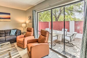 Interior - Charming Myrtle Beach Townhome: Walk to Beach (Myrtle Beach)