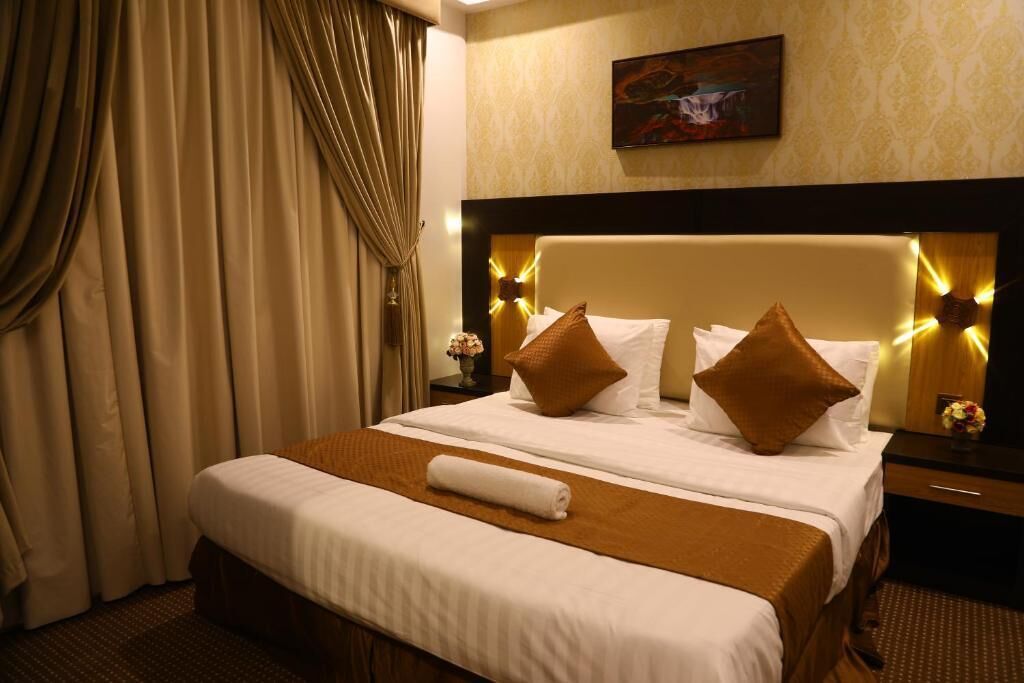 Apartment, 2 Bedrooms | Laptop workspace, iron/ironing board, free WiFi, bed sheets