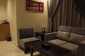 Télévision à écran plat de 32 pouces avec chaînes par satellite