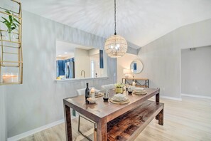 Interior - Sunny Home w/ Golf Cart in The Villages! (The Villages)