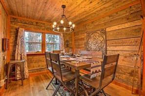 Dining - Colorado Mountain Cabin Near National Forest! (Guffey)