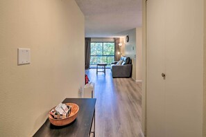 Apartment (2 Bedrooms) | Interior - Modern Family Condo ~ 12 Mi to Downtown Seattle! (Renton)