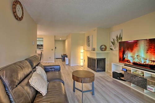 Modern Family Condo ~ 12 Mi to Downtown Seattle!