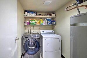 Apartment (2 Bedrooms) | Interior - Modern Family Condo ~ 12 Mi to Downtown Seattle! (Renton)