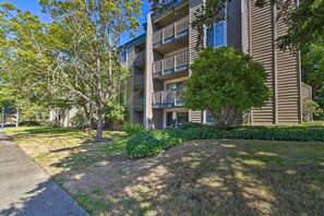 Apartment (2 Bedrooms) | Interior - Modern Family Condo ~ 12 Mi to Downtown Seattle! (Renton)