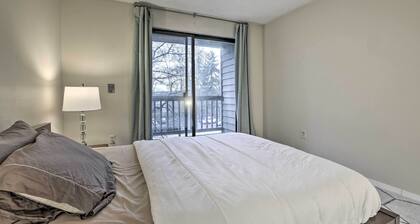 Modern Family Condo ~ 12 Mi to Downtown Seattle!