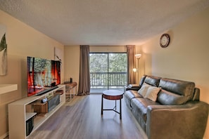 Apartment (2 Bedrooms) | Front of property - Modern Family Condo ~ 12 Mi to Downtown Seattle! (Renton)