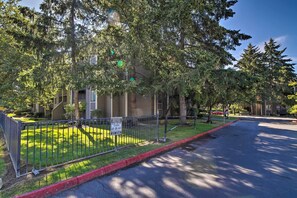 Apartment (2 Bedrooms) | Interior - Modern Family Condo ~ 12 Mi to Downtown Seattle! (Renton)