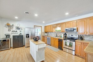 Interior - Spacious Deck: Waterfront Home in Gun Barrel City! (Mabank)