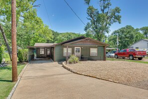 Interior - Spacious Deck: Waterfront Home in Gun Barrel City! (Mabank)