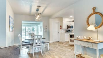 House (5 Bedrooms) | Interior