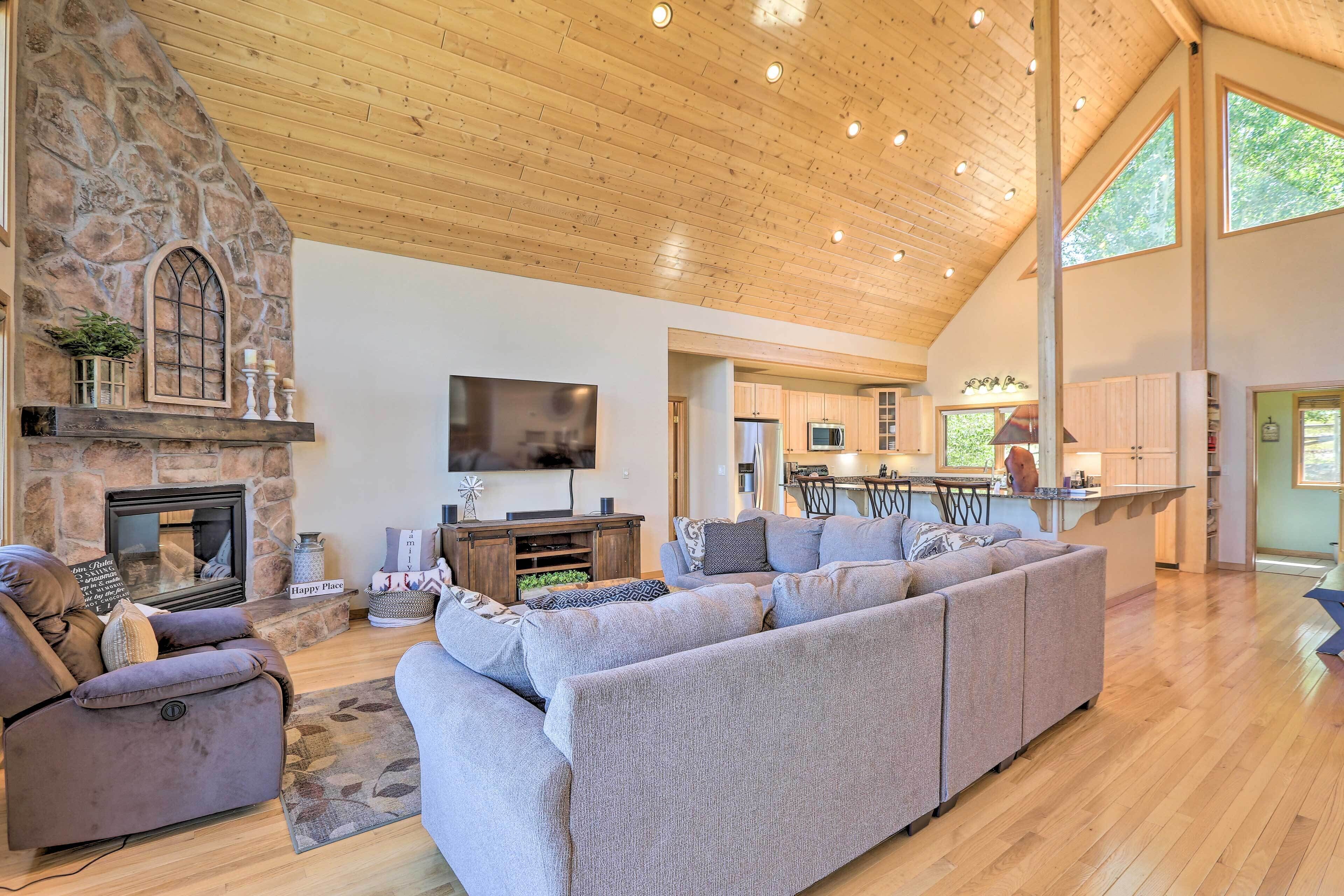 House (5 Bedrooms) | Interior