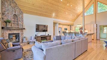 House (5 Bedrooms) | Interior